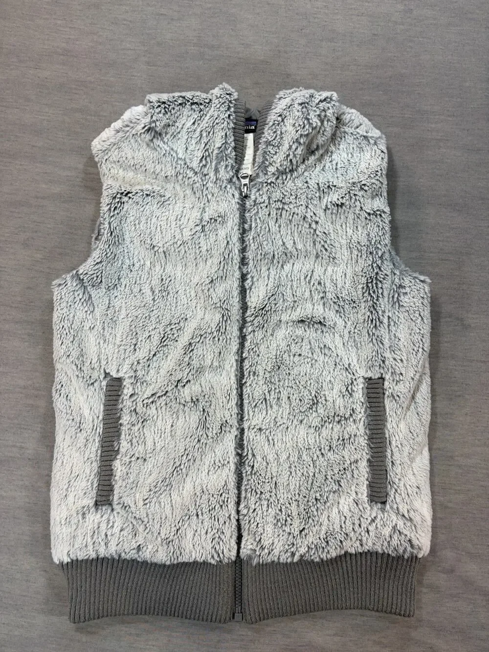 Patagonia Conejo Vest Women XSmall Gray Hooded Full Zip Faux Fur Fleece Pockets